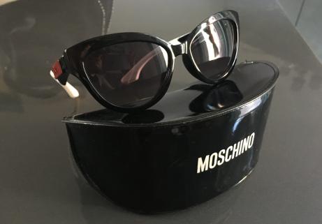 Lunette solaire moschino numéro série sur branche 1