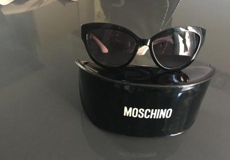 Lunette solaire moschino numéro série sur branche 4