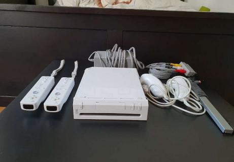 WII avec 2 manettes 1