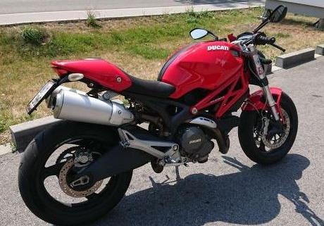 Ducati Monster 696 1