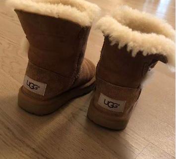 Chaussures Enfant UGGs  taille 25 2