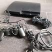 Playstation 3 et deux manettes 3