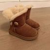 Chaussures Enfant UGGs  taille 25 1