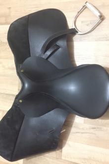 Selle de dressage en cuir